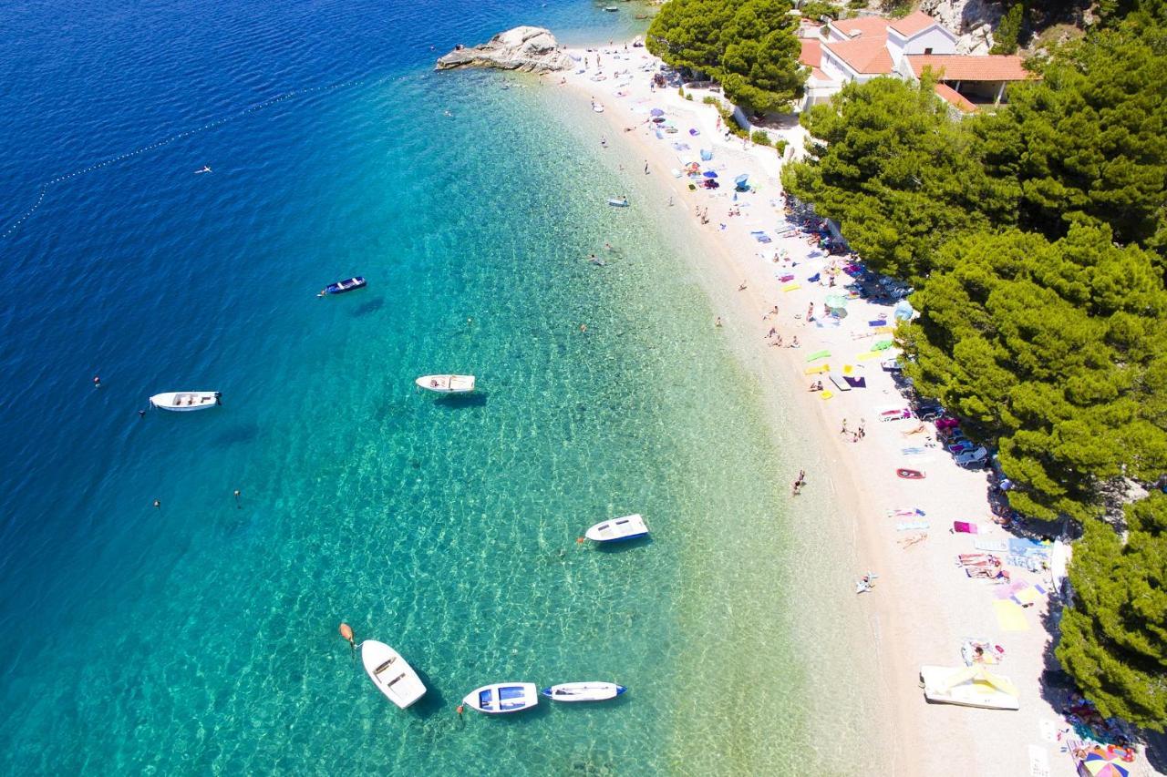 Apartments And Rooms By The Sea Brela, Makarska - 13118 ภายนอก รูปภาพ