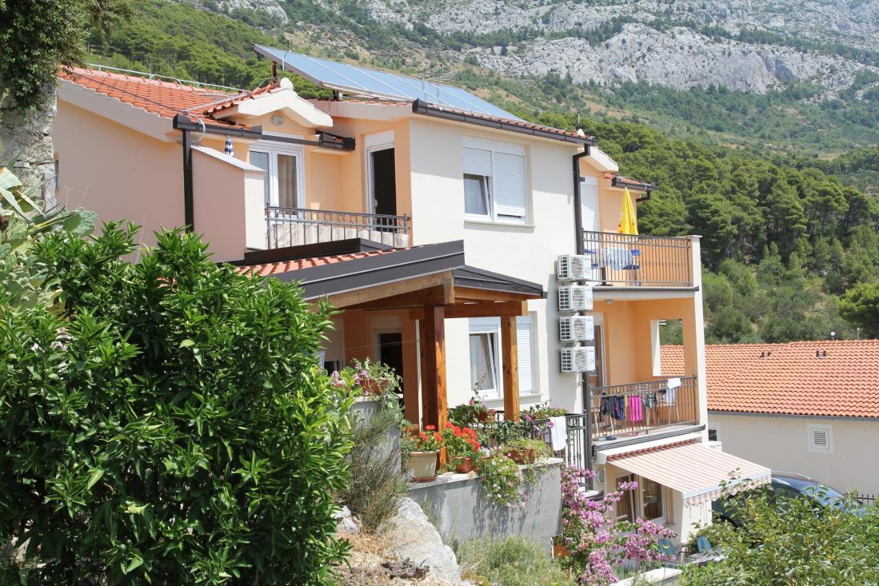 Apartments And Rooms By The Sea Brela, Makarska - 13118 ภายนอก รูปภาพ