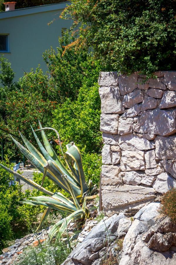 Apartments And Rooms By The Sea Brela, Makarska - 13118 ภายนอก รูปภาพ