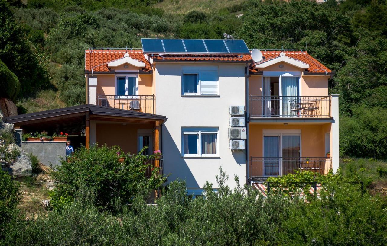 Apartments And Rooms By The Sea Brela, Makarska - 13118 ภายนอก รูปภาพ