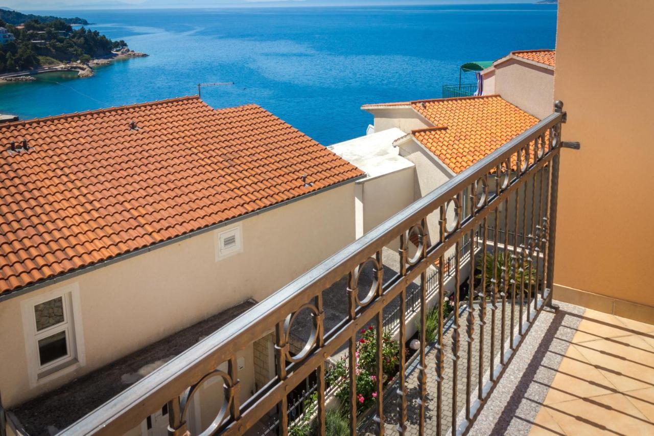 Apartments And Rooms By The Sea Brela, Makarska - 13118 ภายนอก รูปภาพ