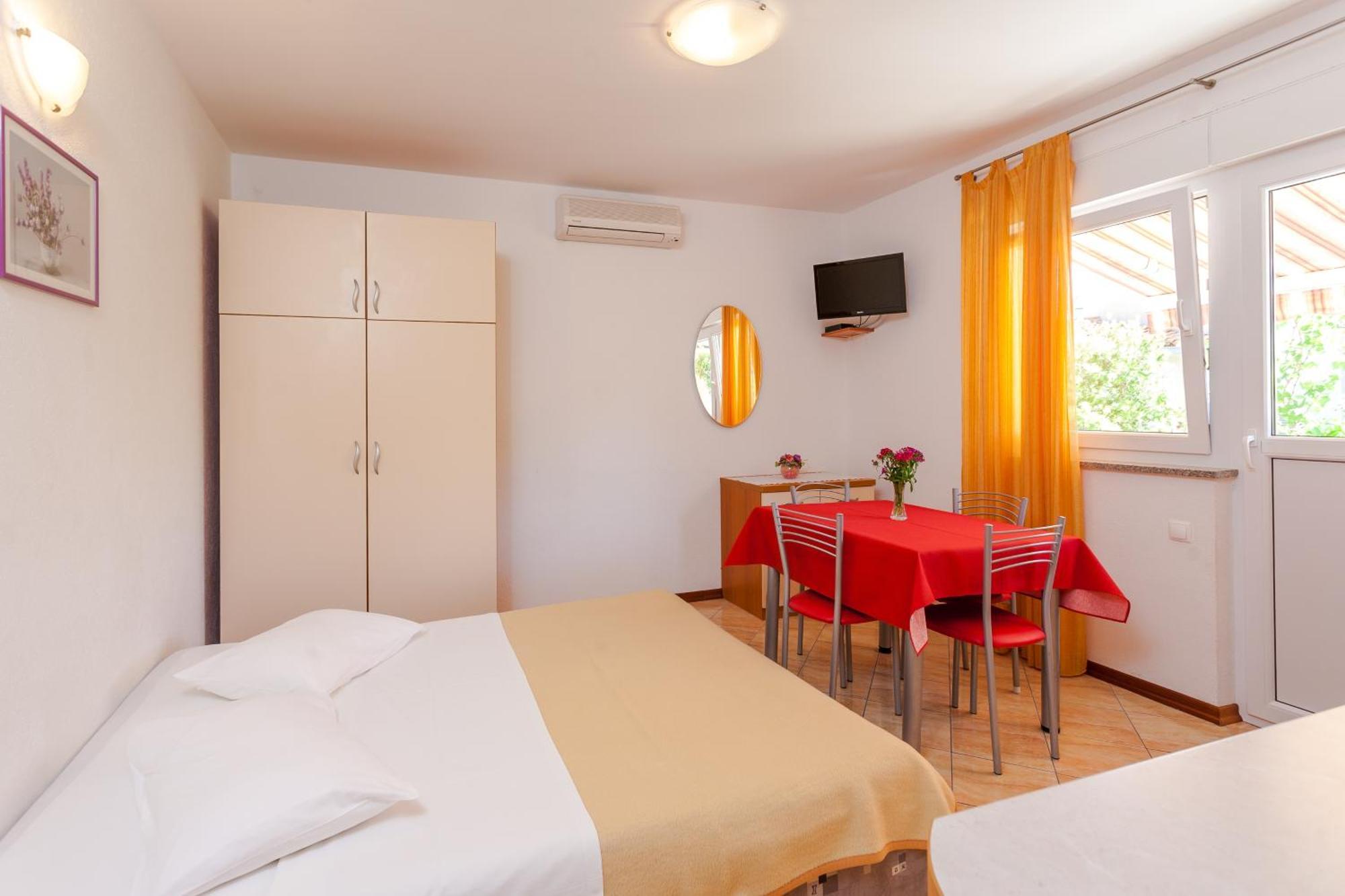 Apartments And Rooms By The Sea Brela, Makarska - 13118 ห้อง รูปภาพ