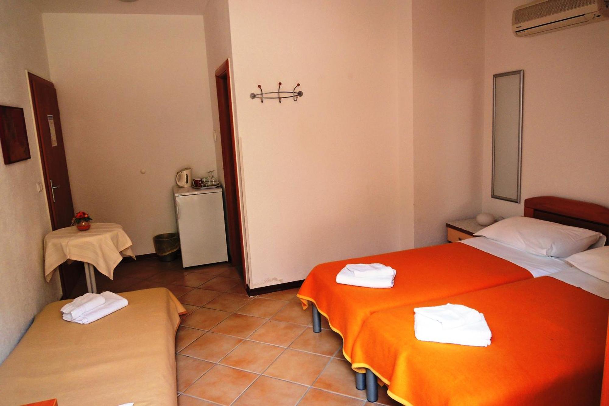 Apartments And Rooms By The Sea Brela, Makarska - 13118 ห้อง รูปภาพ